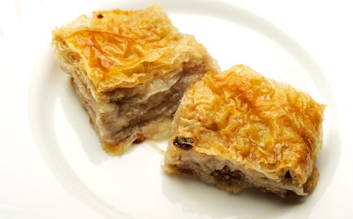 Desertas su sezamu, medumi ir ledais