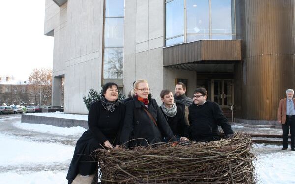 Prie Kongresų rūmų bohemiečiai susisuko lizdą