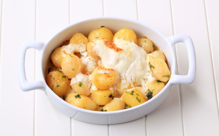 Orkaitėje keptos bulvės su sūriu