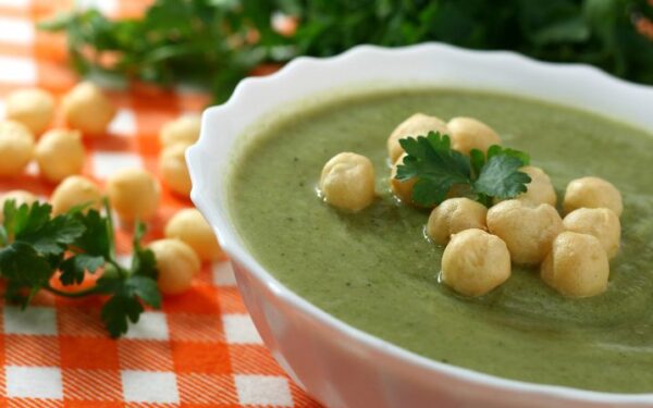 Tiršta cukinijų sriuba su vištos krūtinėle