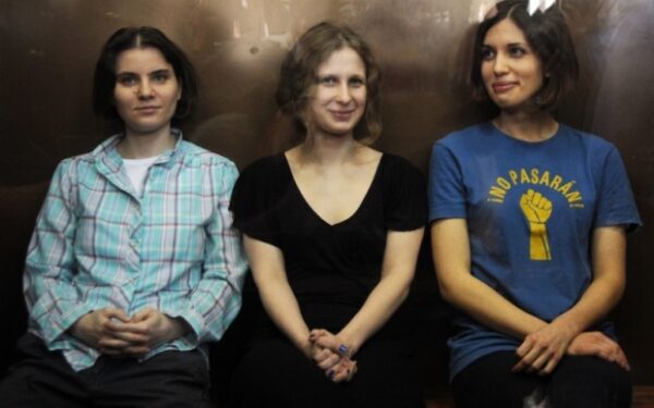 Aktualios muzikos gidas (10): Pussy Riot, The Darkness, Jessie Ware ir kt.