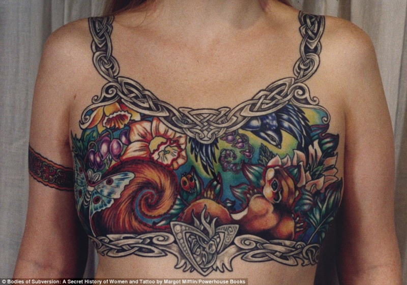 Tatuiruotos moterys evoliucijoje nuo ritualų iki krūties vėžio operacijų (foto)