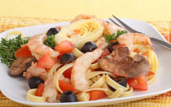 Makaronai su krevetėmis ir daržovėmis