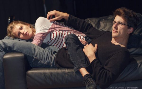 Jaunimo teatre – premjera apie internetinio bendravimo pinkles