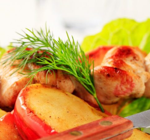 Kiauliena su obuoliais