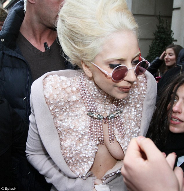 Lady Gaga: jos madoje žiema neegzistuoja (Foto)