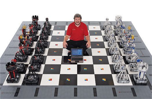 Milžinišką šachmatų lentą valdo kompiuteris