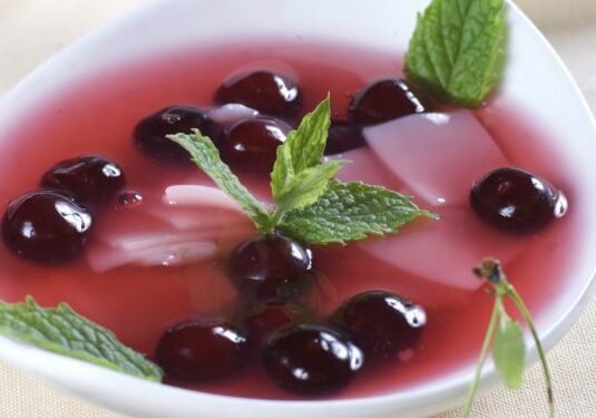 Duonos ir vaisių sriuba