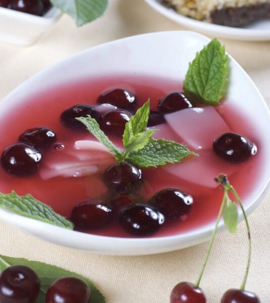 Duonos ir vaisių sriuba