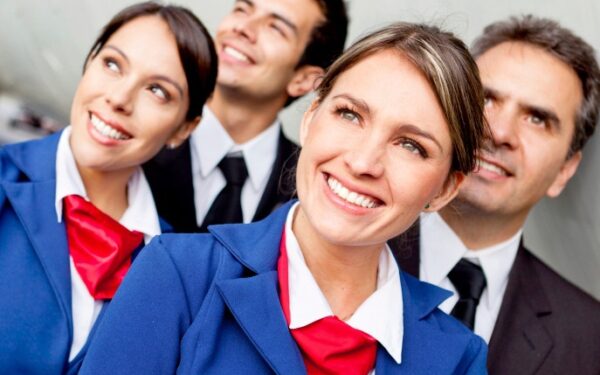 Olandas sukaupė virš tūkstančio stiuardesių uniformų (Foto)