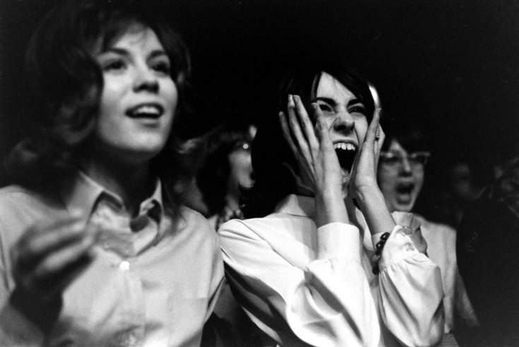 Grupės „The Beatles“ gerbėjų beprotybė 1964-ųjų nuotraukose