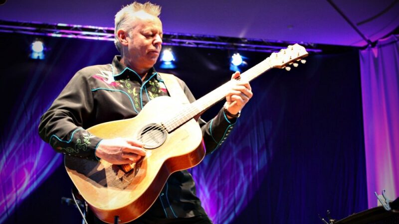 Geriausias iš geriausiųjų gitaros virtuozų Tommy Emmanuel vėl Vilniuje
