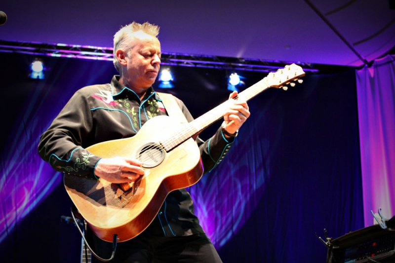 Geriausias iš geriausiųjų gitaros virtuozų Tommy Emmanuel vėl Vilniuje