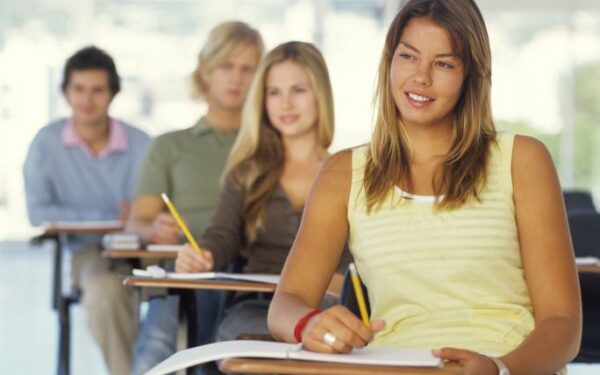 Paskaitų metu studentai studijuoja „keliais aukštais”