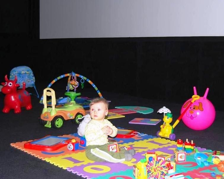 Startuoja specialūs kino seansai tėveliams su mažais vaikais