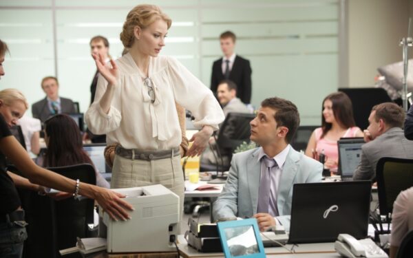 Į kino teatrus grįžta moderni rusų klasika virtusio „Tarnybinio romano“ versija