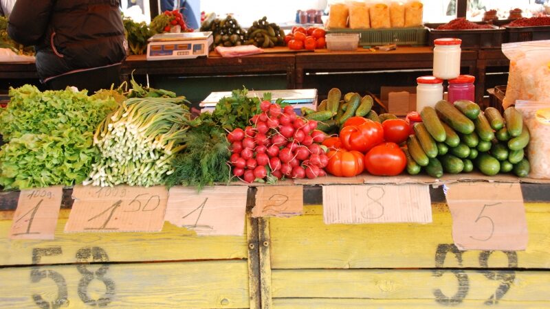 Šviežios ir labai  vasariškos salotos iš turgelio