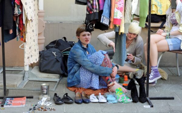 Su saule, gera nuotaika ir morkų pyragu atidarytas Blusturgis (Foto)