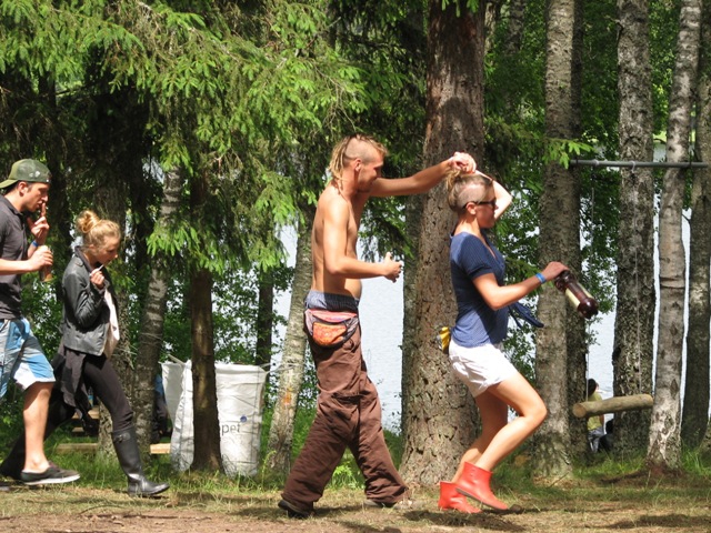 Savaitgalį reiveriai suposi 60 valandų (Foto)