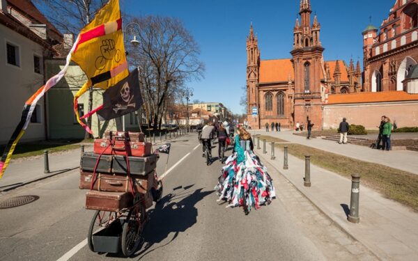 Meninis dviračių paradas sėkmingai pravažiavo Vilniaus gatvėmis (foto)