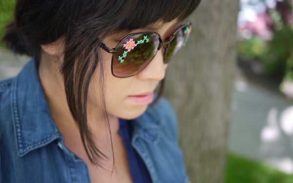 Pasidaryk pats: „siuvinėti“ akiniai nuo saulės (foto)