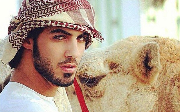 Dėl grožio iš Saudo Arabijos deportuotam vyrui gerbėja padovanojo mersedesą (foto