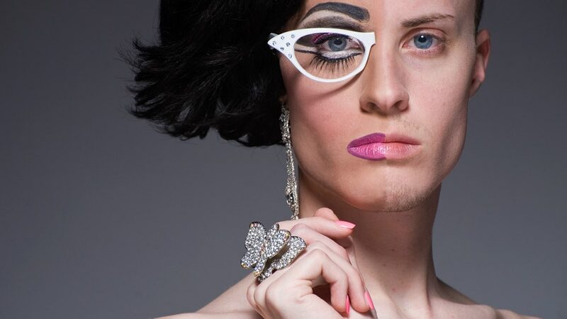 Dirbtinio grožio galia: pusiau vyras, pusiau moteris (foto)