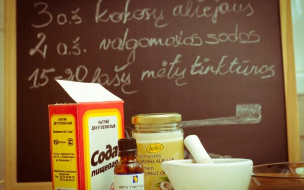 Pasidaryk pats – dantų pasta baltai šypsenai (Foto)