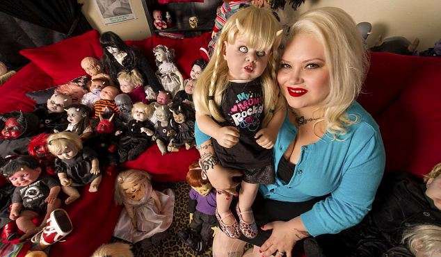 Siaubo lėlių kolekcininkės namuose 500 plastmasinių zombių (Foto)