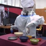 Robotas Baketbot virtuvėje: kol kas daugiau šypsenų nei realios naudos (Video)