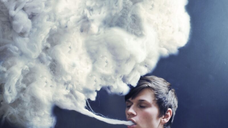 Jis kompleksus malšina įstabiais autoportretais (foto)