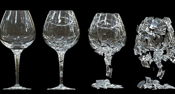 Ar įmanoma savo balsu susprogdinti stiklą? (video)