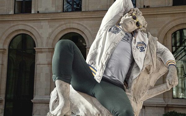 Senosios Luvro skulptūros tapo madingais jaunuoliais (foto)