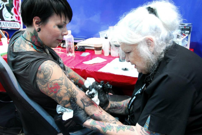 70-metė tatuiruotoja net neplanuoja baigti savo karjeros (interviu
