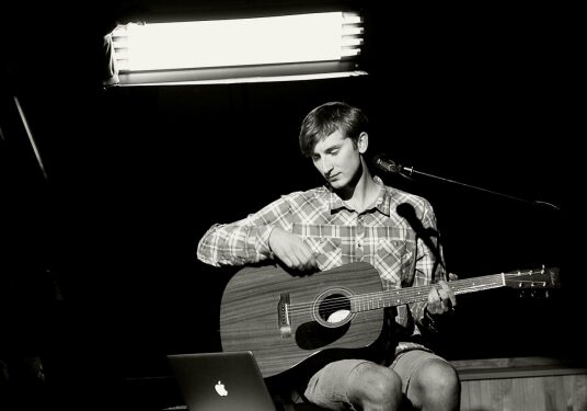 Markas Palubenka: „Pilnatvę galima sukurti gitara ir balsu“ (Interviu)
