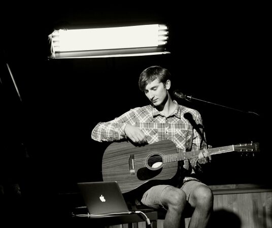 Markas Palubenka: „Pilnatvę galima sukurti gitara ir balsu“ (Interviu)