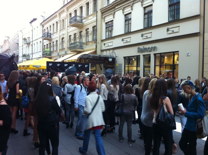 Antrojoje „Mados naktyje" - garsių vardų ir ženklų desantas