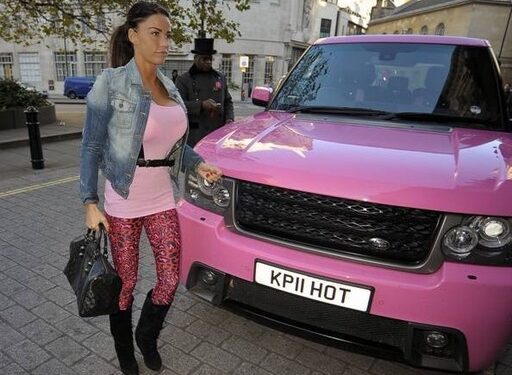 Didžiakrūtė Katie Price – vaikščiojanti stiliaus katastrofa