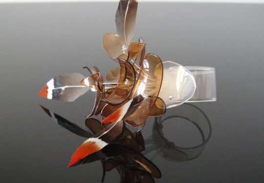 Idėjos nestandartinėms dovanoms: juvelyrika iš plastiko