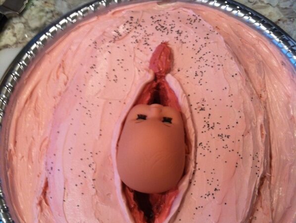 Tortas vaiko gimimo proga – moters lytinio organo formos. Originalu? (foto)