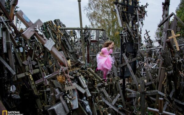 Kryžių kalno nuotrauka – tarp „National Geographic“ pasaulinio fotografijų konkurso laureatų