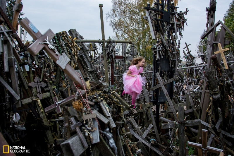 Kryžių kalno nuotrauka – tarp „National Geographic“ pasaulinio fotografijų konkurso laureatų