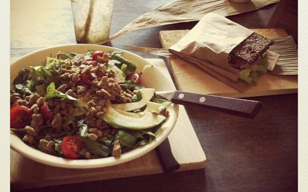 Žaliavalgiai – badauja, krimsdami beskones morkas ir salotas? (Foto)