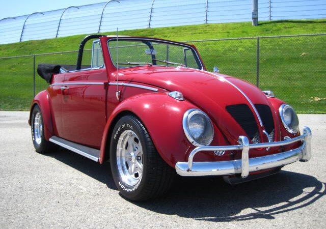 Parduodamas P. Newmano „vabalas“ – raudonasis „Indy VW“ (Foto)