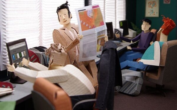 Kerintis popierinių žmogeliukų gyvenimas (foto)