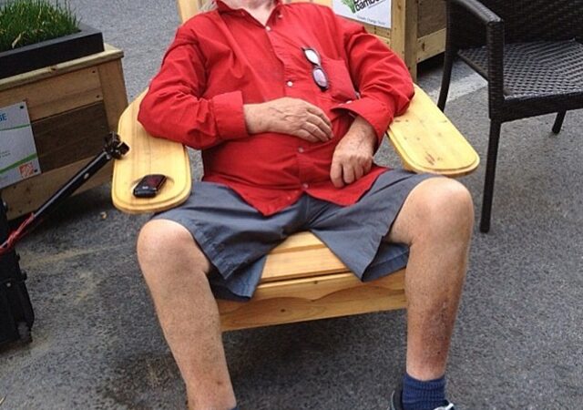 Ką veikia vyrai, kai moterys apsipirkinėja? (foto)