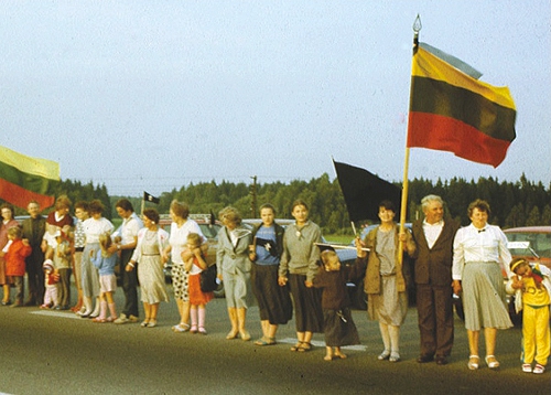 Internetiniai užsieniečių komentarai apie Baltijos kelią (Foto