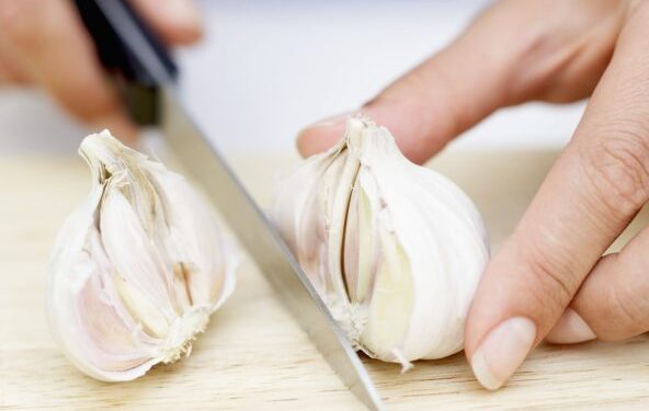 Traški duonelė su česnakais