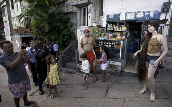 Ilgaplaukė 12-tė už savo plaukus nori 3 500 dol. (Foto)