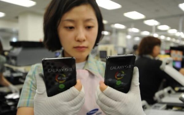 „Samsung“ telefonus surinkinėjanti kinų kompanija išnaudojo vaikus